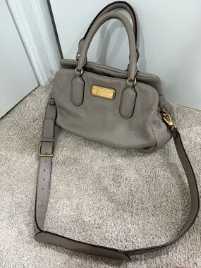 Marc by Marc Jacobs taupe cow leather bag w/ handles + removable strap